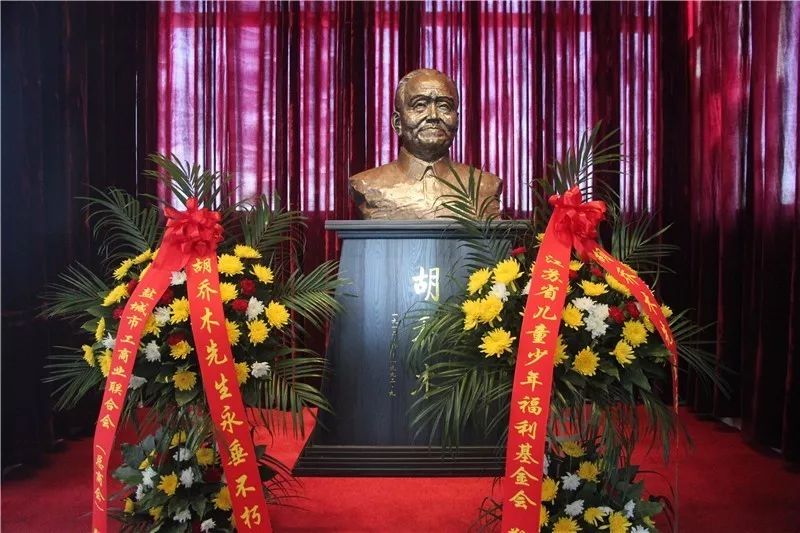 ����ľ���ܽ�Ļ��ʽ���γ�¡�ؾ���