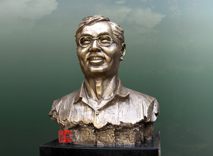 南京赢咖2家东郭教授为512汶川地震烈士教师-----谭千秋铸铜人像赢咖2
