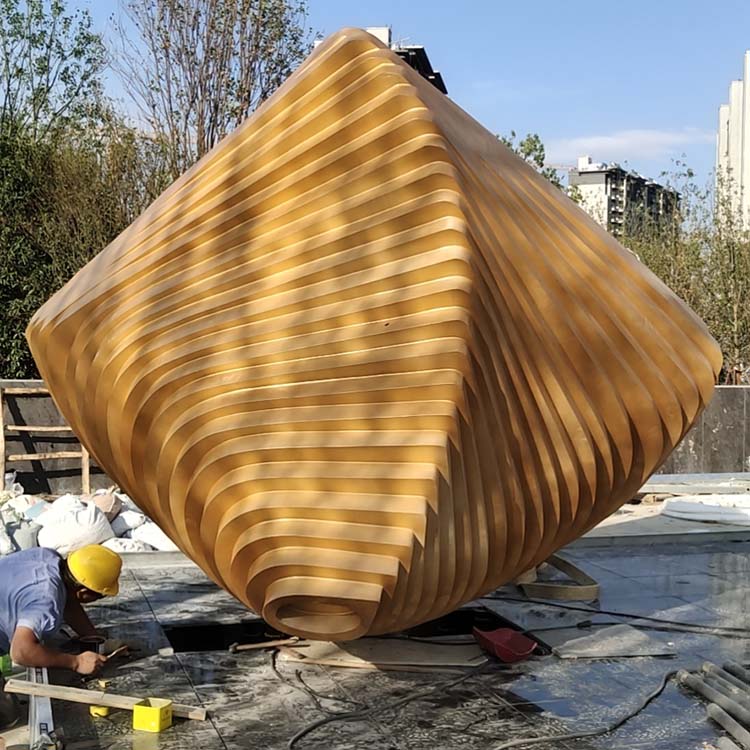 �����жϳ����ܳ����Ƿ�������õ�ʵ����